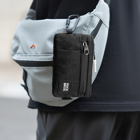 Portfel sportowy turystyczny z karabińczykiem - czarny