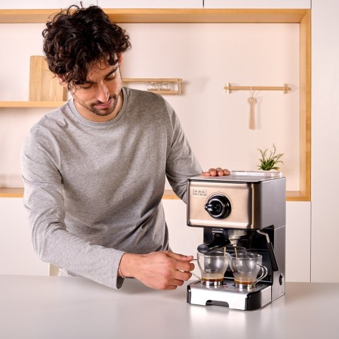 Ekspres ciśnieniowy kolbowy Black+Decker BXCO1200E 1200W | 15 bar | 1,2l | spieniacz do mleka