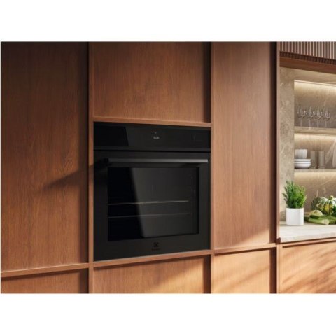 Piekarnik parowy Electrolux EOB9S3XT AI 800 72 l | SteamPro | MealAssist | AI Taste Assist | WiFi Connected Cooking | czarny mat