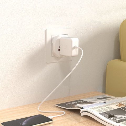 Przejściówka adapter podróżny UK/US/AU/FI/CN-1/CN-2 do EU - biały Tech-Protect