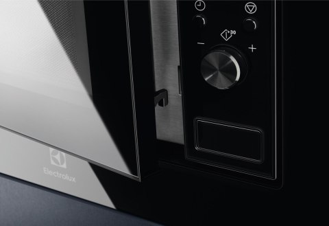 Kuchenka mikrofalowa Electrolux LMS2203EMK (700W; 20l; kolor czarno-srebrny)