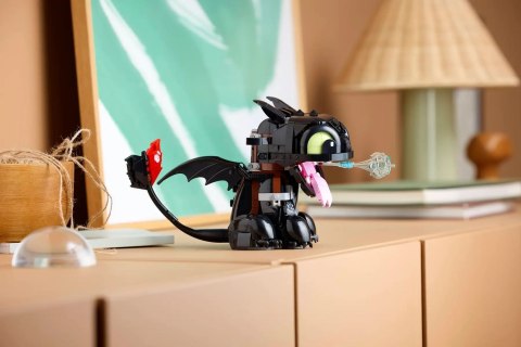 LEGO Icons 10375 - Jak wytresować smoka: Szczerbatek