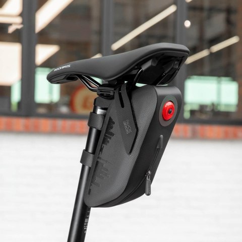 Torba rowerowa podsiodłowa z inteligentną lampką tylną 0.8 l - czarna