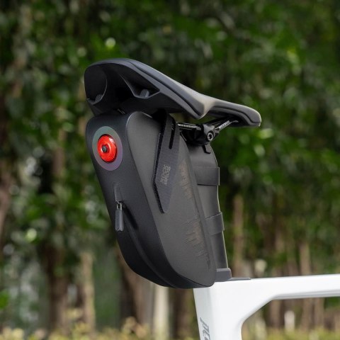 Torba rowerowa podsiodłowa z inteligentną lampką tylną 0.8 l - czarna