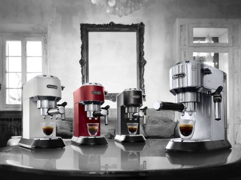 Ekspres ciśnieniowy DeLonghi Dedica Style EC 685.BK (1350W; kolor czarny) (WYPRZEDAŻ)