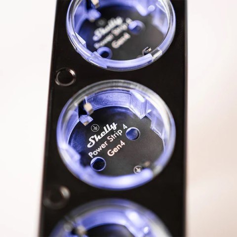 Inteligentna listwa zasilająca Shelly Power Strip 4 Gen4 Czarny