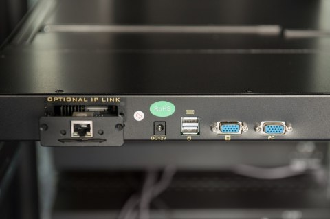 Konsola 19 LCD z touchpad KVM 8 portów 1U komplet kabli (8xDS-19231) klawiatura US